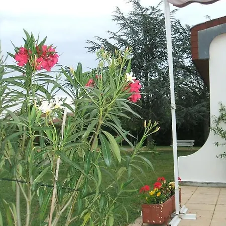 מלון Les Jardins Du Forez