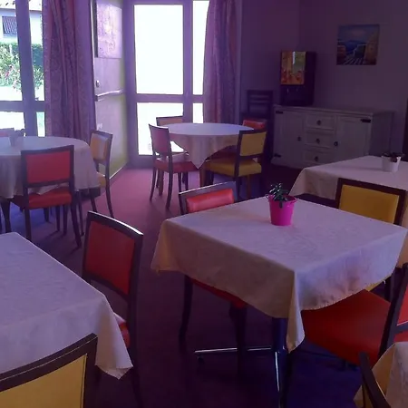 Les Jardins Du Forez מלון 3*